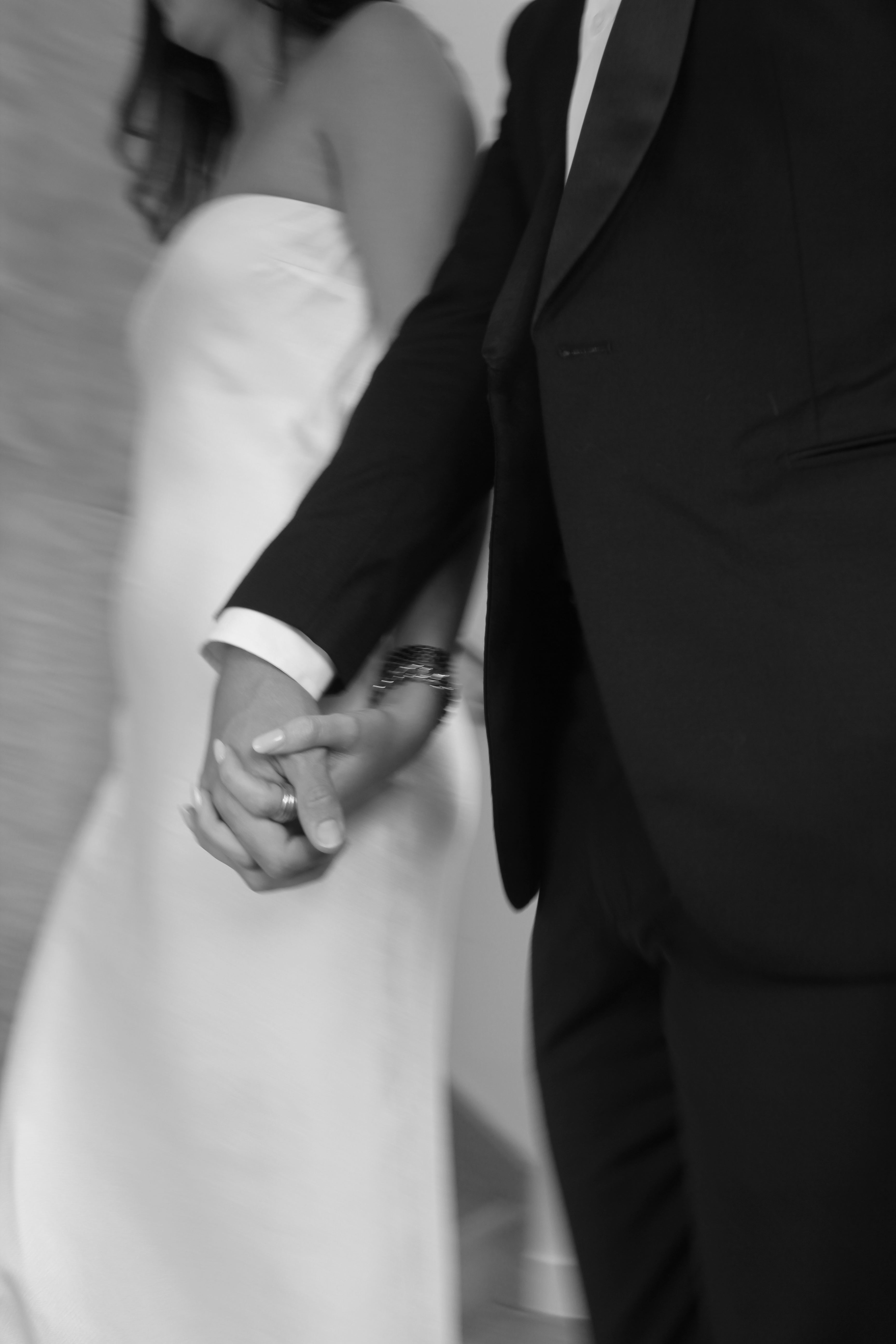 Holding_hands.jpg